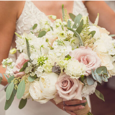 Bridal bouquet, wedding florist, neutral weddings, florist flowers, wedding florist, uk brides, brides 2024